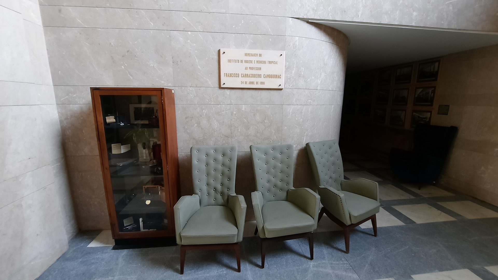 Francisco Cambournac's memorial tablet, IHMT, Lisbon - 01.jpg